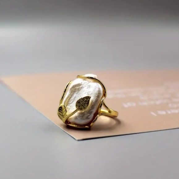 Handcrafted Artistic Natural Freshwater Baroque Pearl Set. - Picture 4 of 8